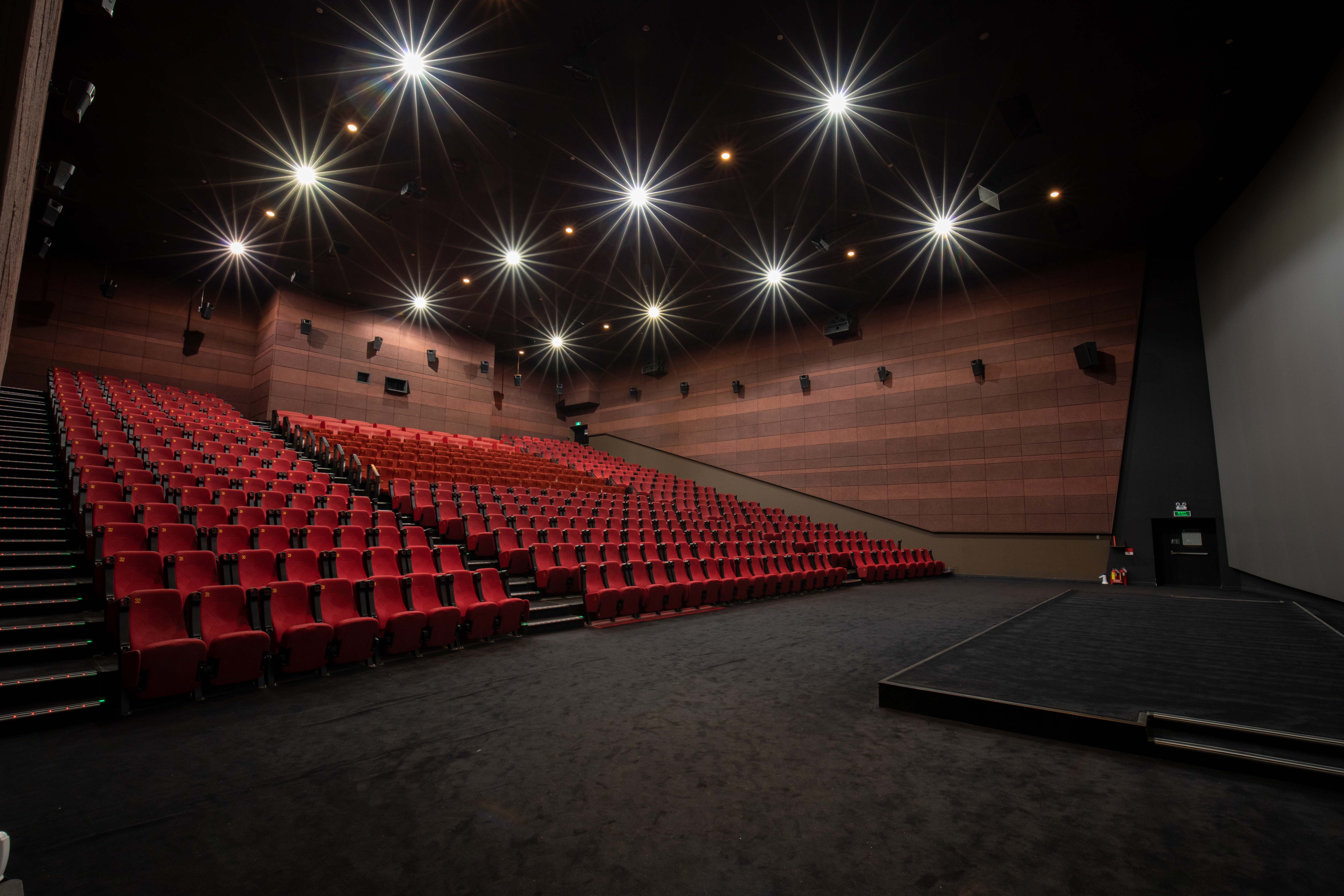 lotte cinema go vap Studio terbesar milik Lotte Cinema Vietnam yang berlokasi di cabang Lotte  Mart Go Vap ini baru aja selesai direnovasi. Ini adalah satu-satunya studio  Superplex di Vietnam. Sebelum direnovasi studio ini bener-bener terasa main image 1